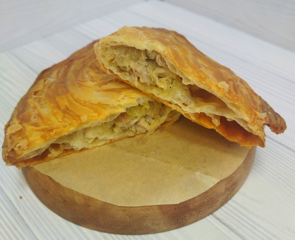 Лепешка роти с начинкой из курицы и картофеля