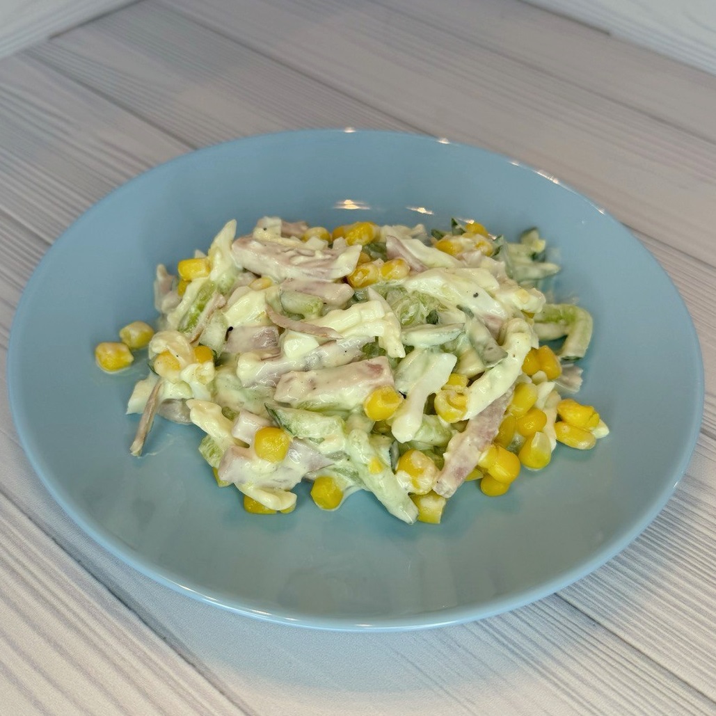 Салат с ветчиной с сыром, кукурузой и огурцом (весовой)