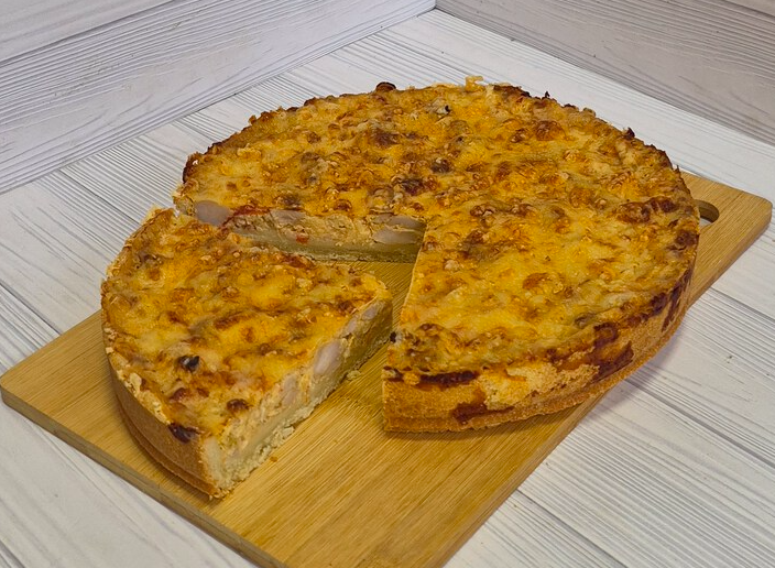 Киш  с курицей, сыром и томатами