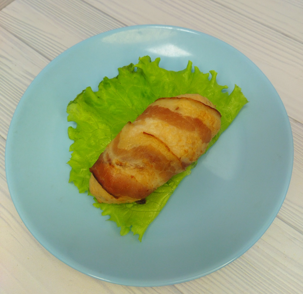 Рулет куриный в беконе (заказ)